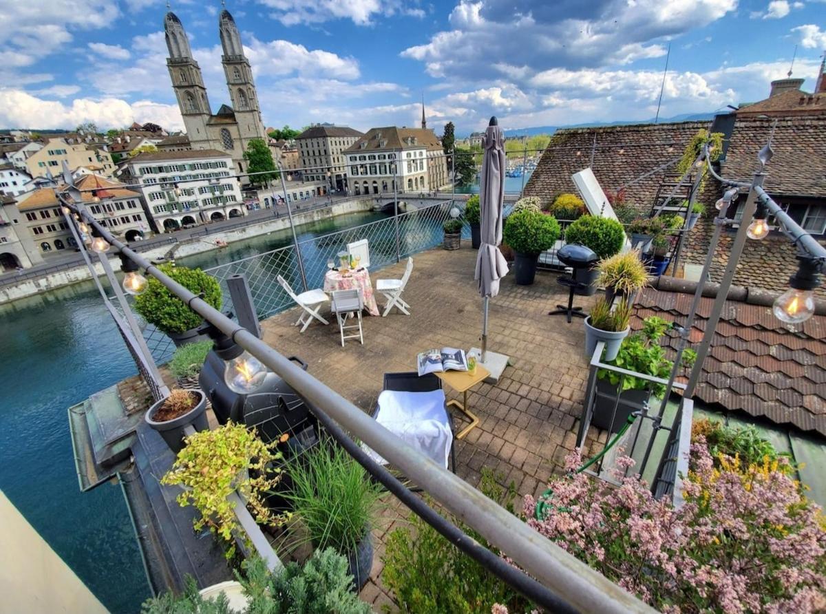 Executive In Pedestrian Area * Zürich